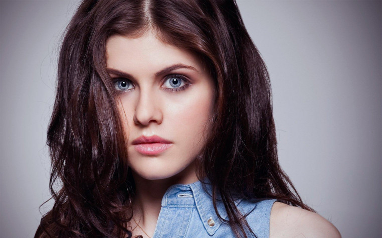 Alexandra Daddario Widescreen HD Wallpaper 1920x1200px