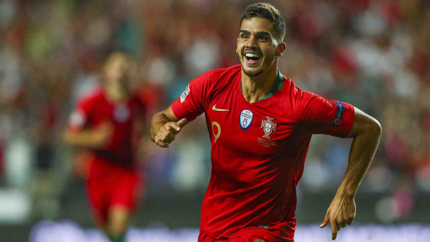 Andre Silva Desktop HD Background 2048x1152px