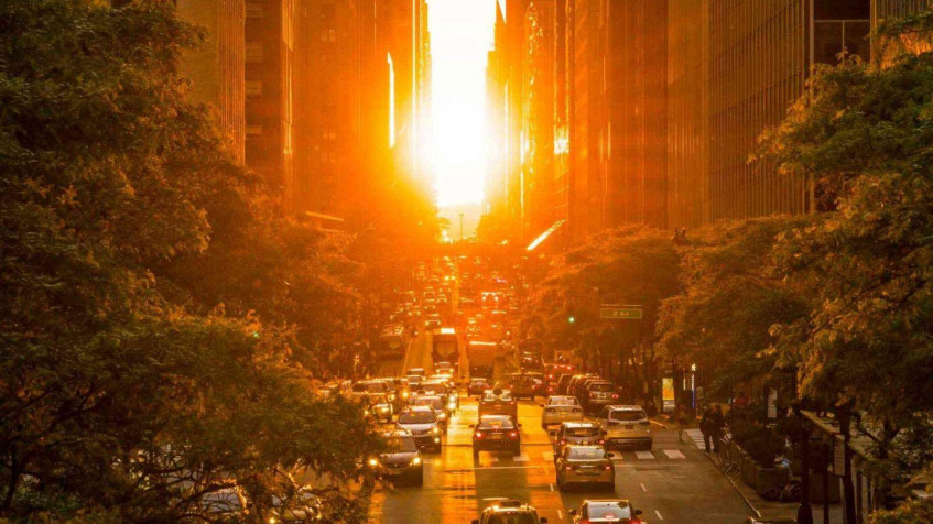 Manhattanhenge Desktop Background 1600x900px