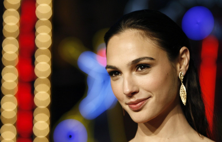 Gal Gadot Desktop HD Background 2374x1520px