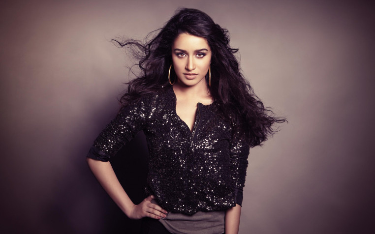 Shraddha Kapoor Retina Widescreen Wallpaper 2880x1800px