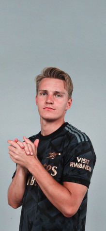 Martin Odegaard Mobile Background 1846x4000px