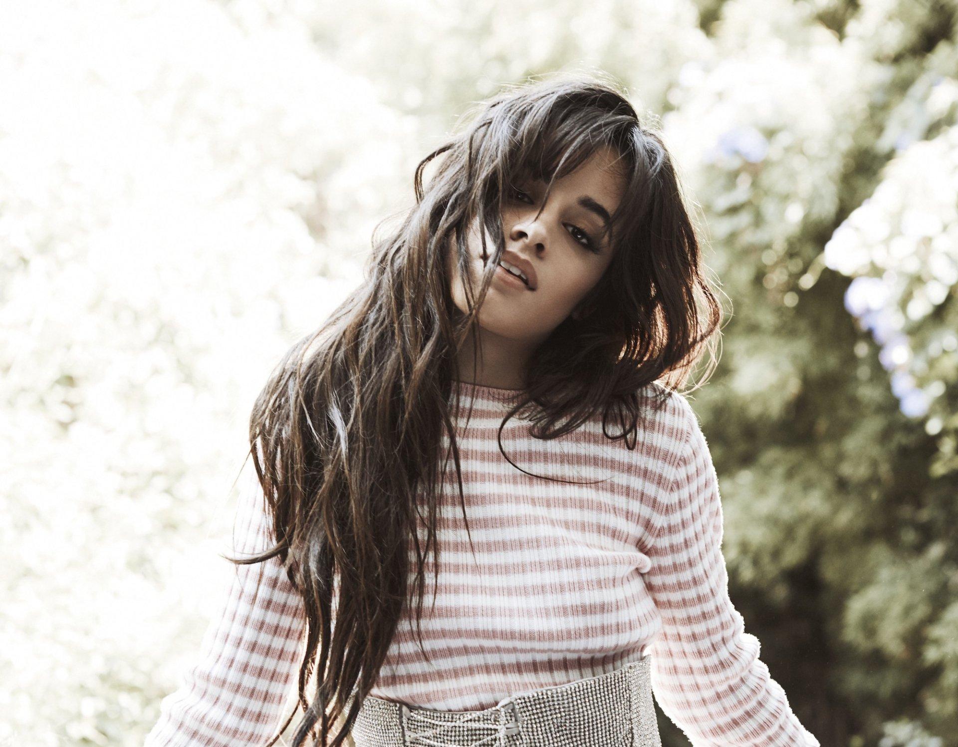 Camila Cabello MacBook Wallpaper 1920x1498