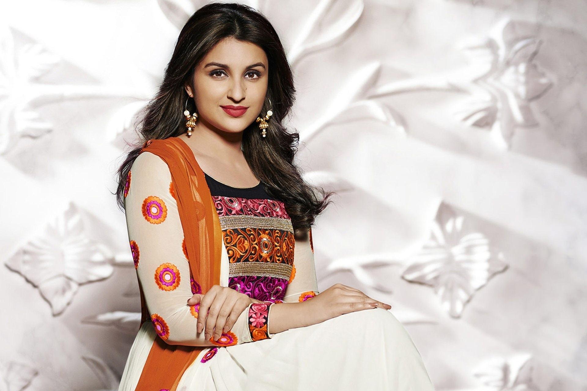 Parineeti Chopra Laptop Background 1920x1280