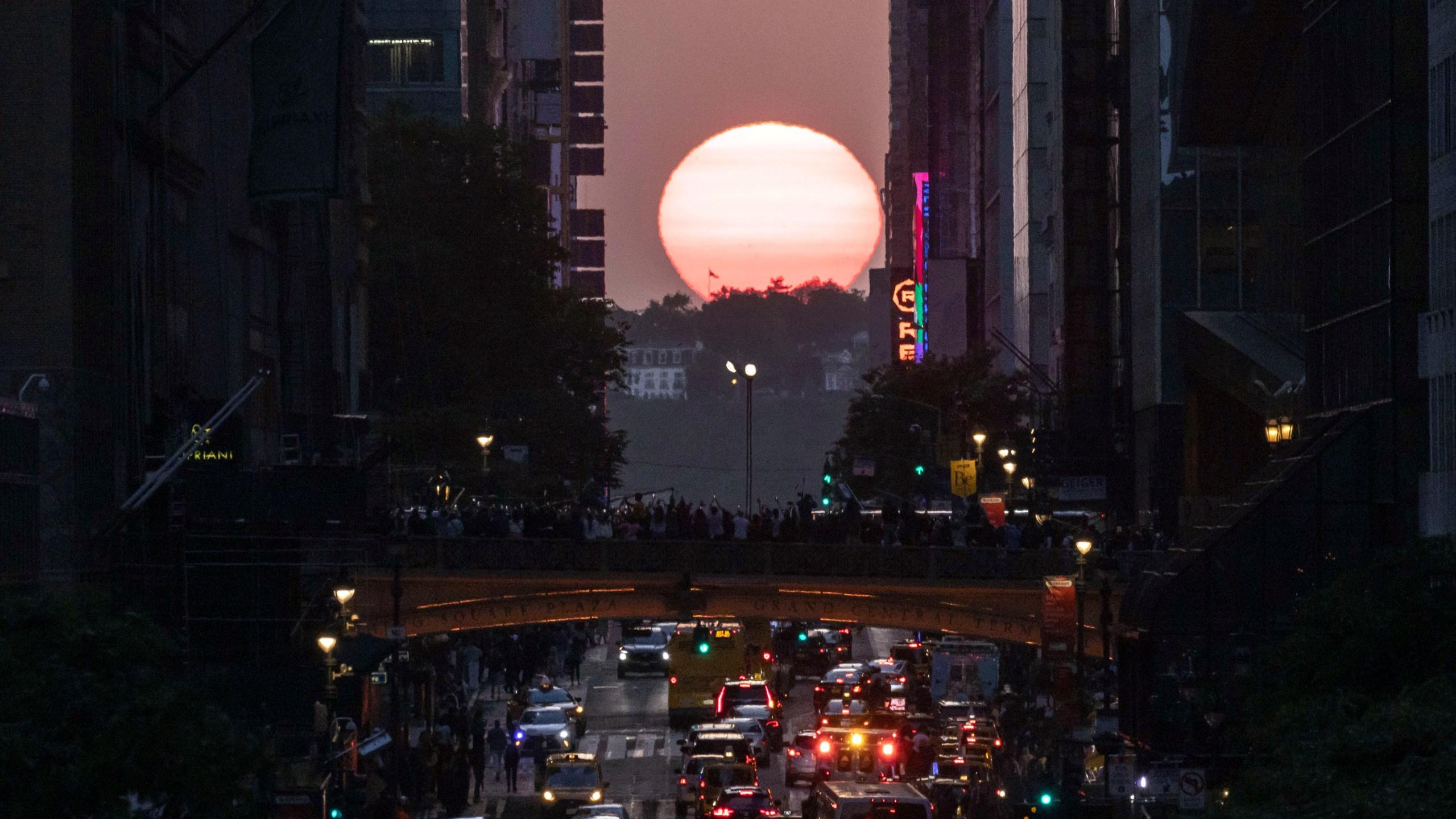 Manhattanhenge 2k QHD Wallpaper 2560x1440