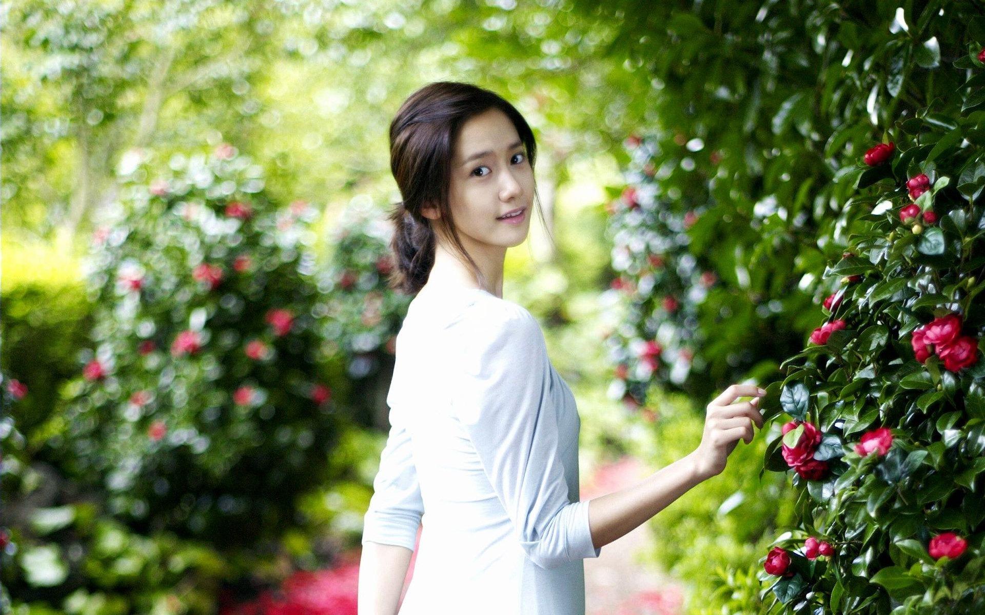 Im Yoonah Widescreen HD Wallpaper 1920x1200