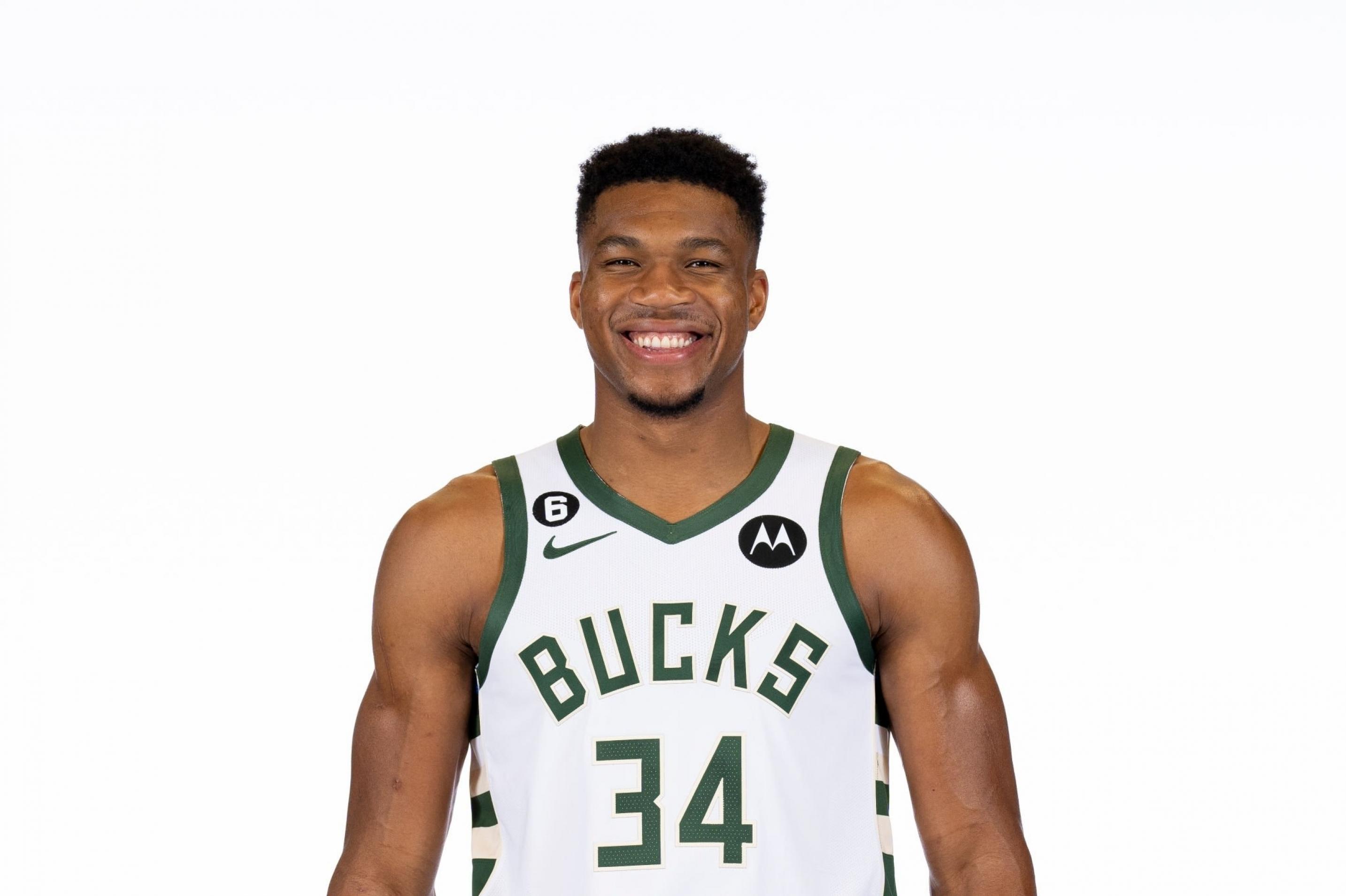 Giannis Antetokounmpo HD Background 2867x1910