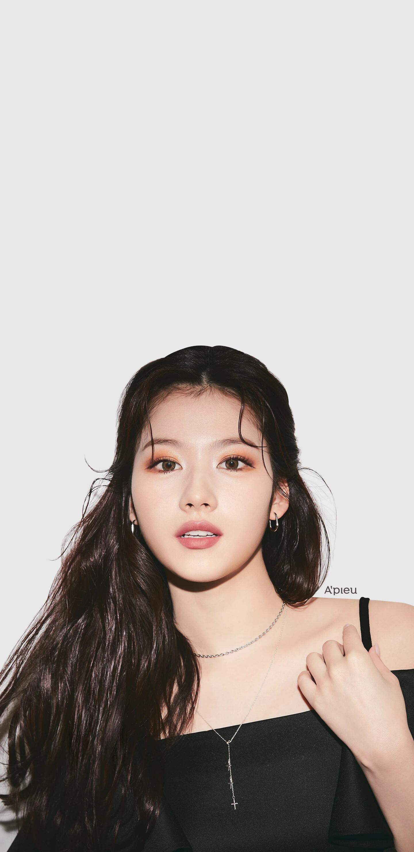 Minatozaki Sana iPhone Wallpaper Image 1440x2960