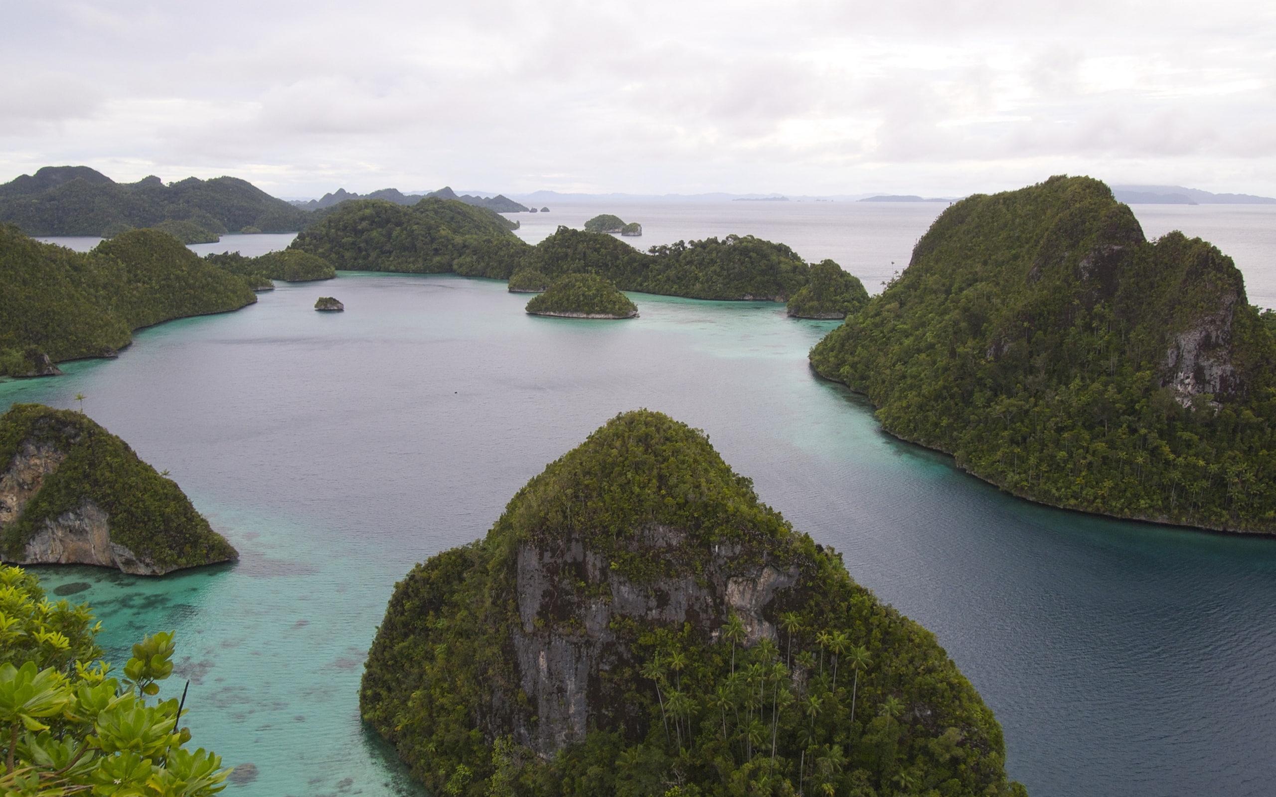 Raja Ampat Laptop Background 2560x1600