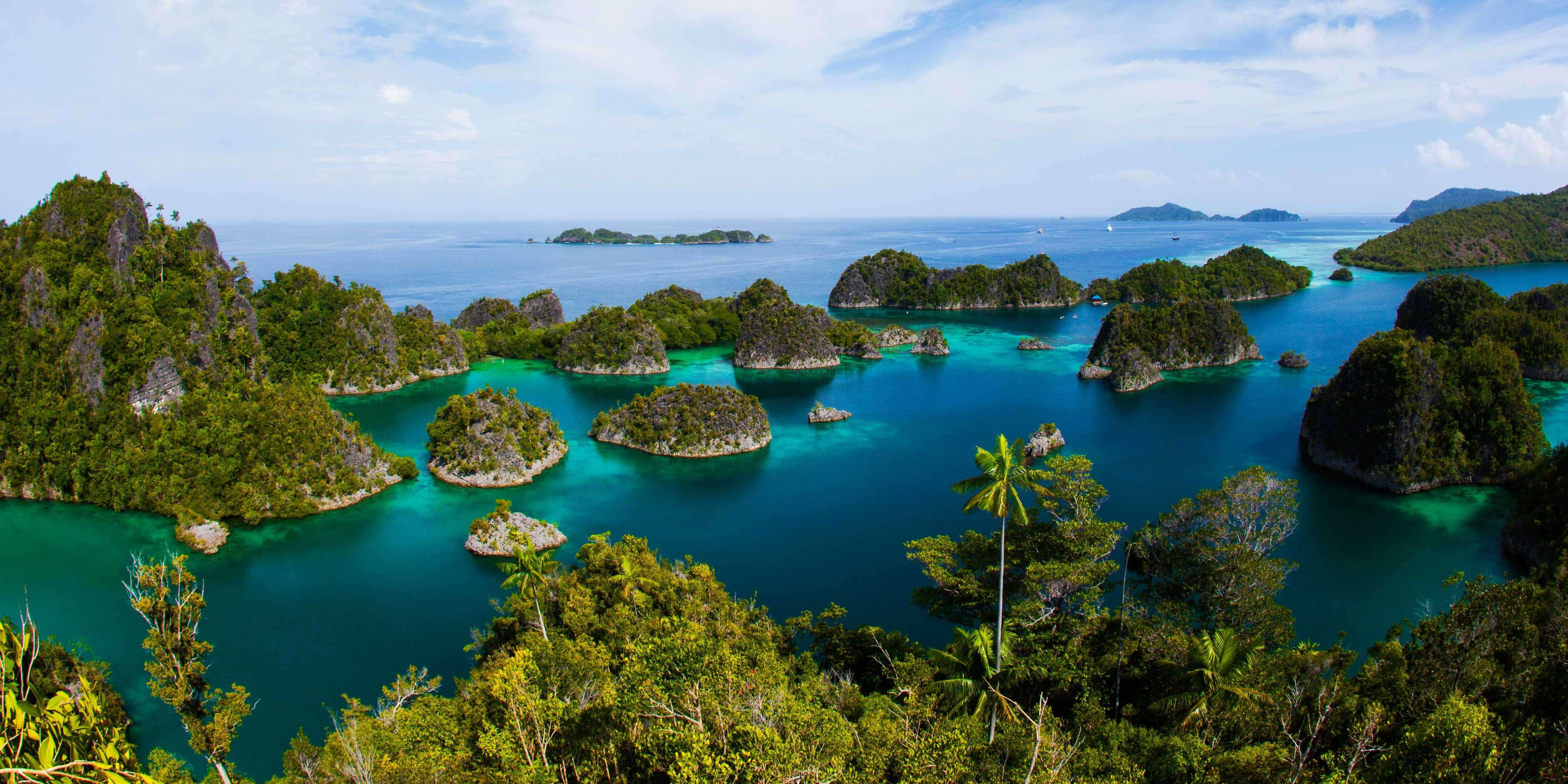 Raja Ampat Laptop Background 5006x2505