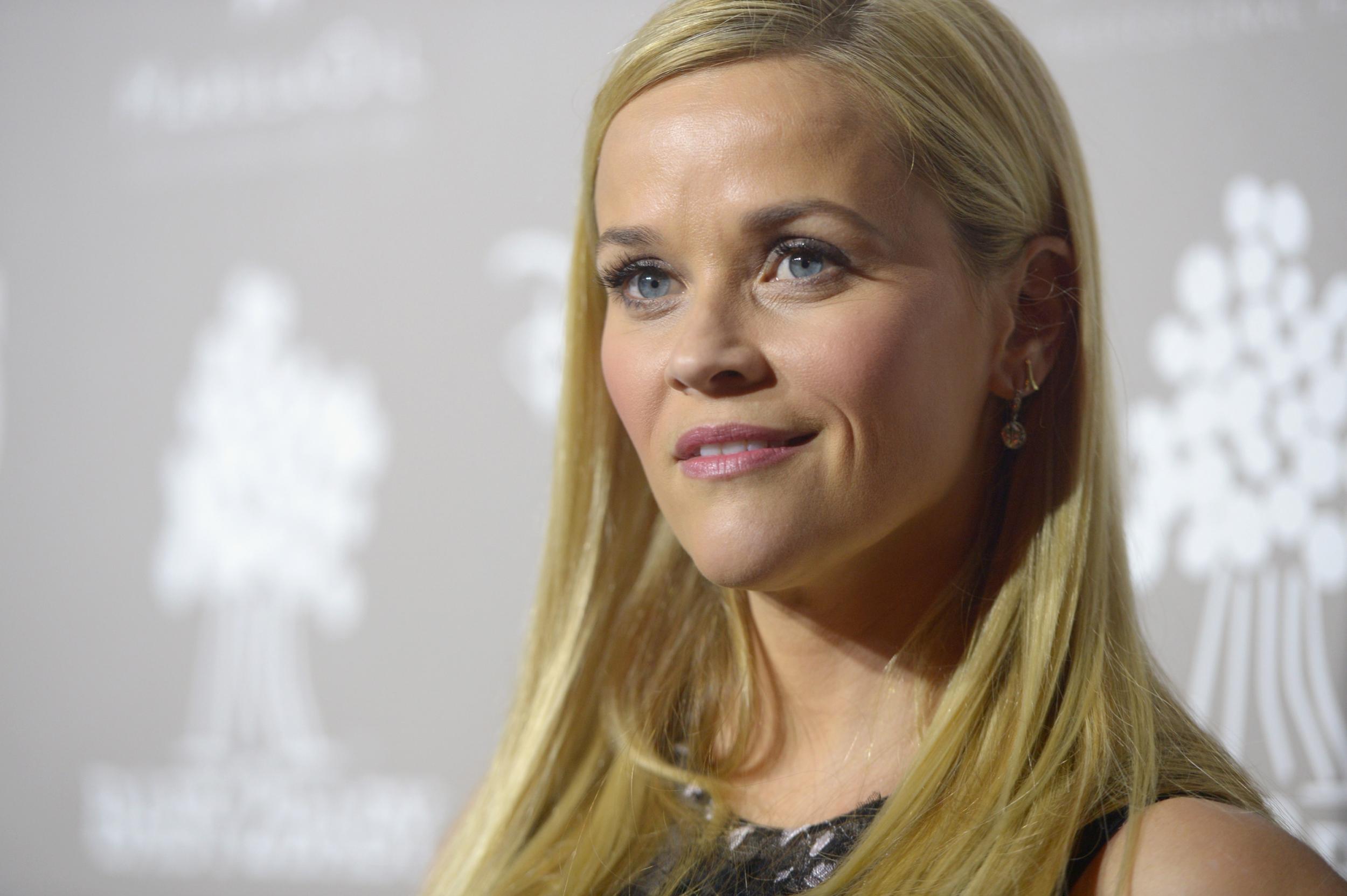 Reese Witherspoon Laptop Wallpaper 2500x1664