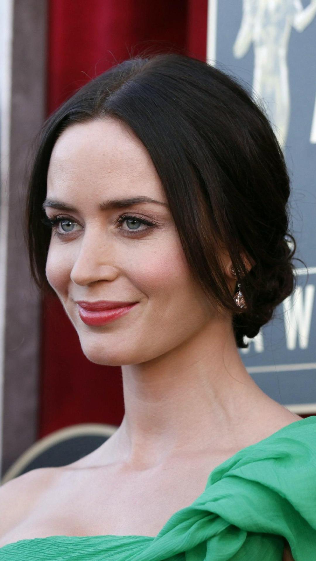 Emily Blunt Phone Background Image 1080x1920