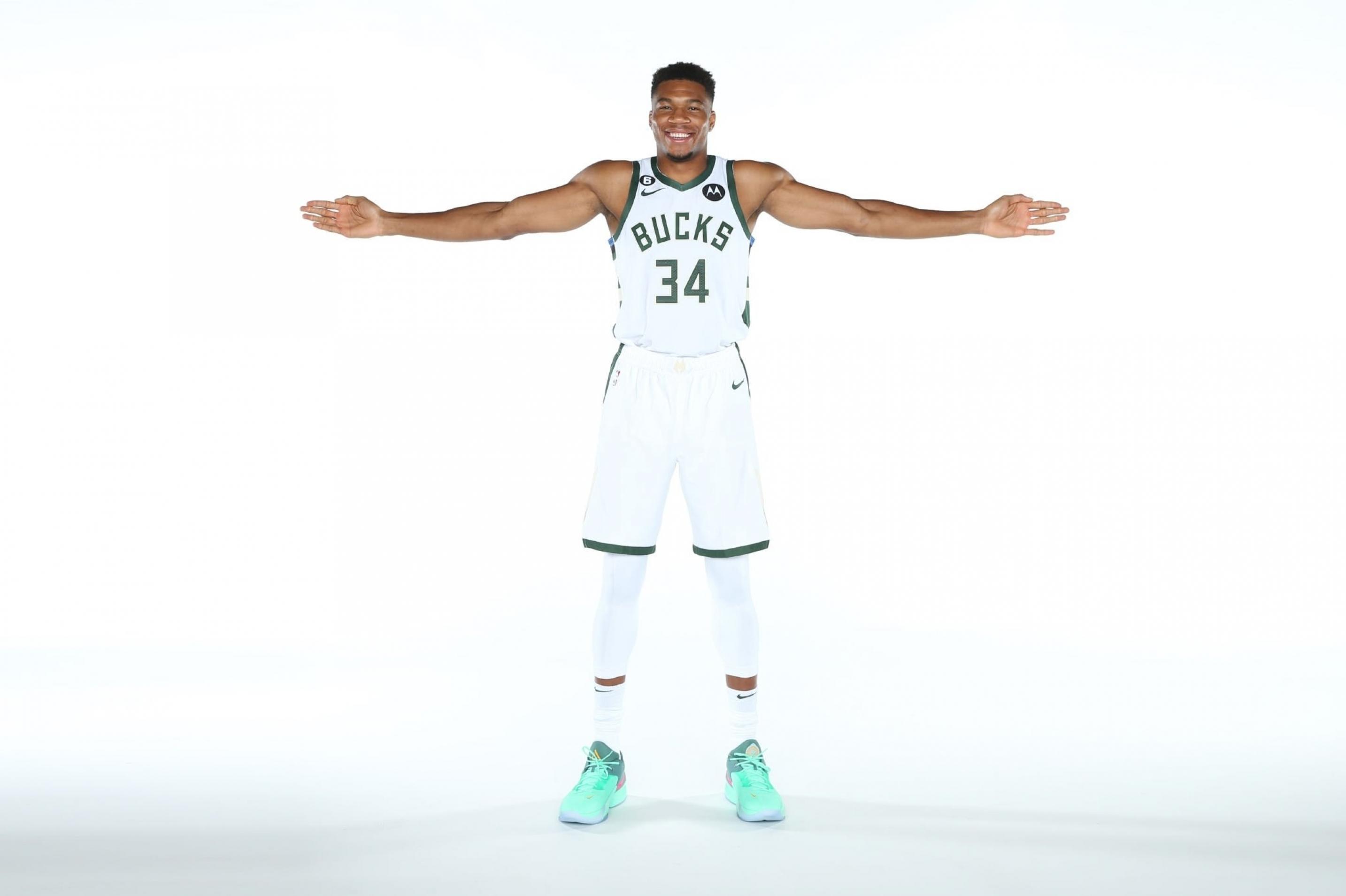 Giannis Antetokounmpo Desktop Background 2867x1910