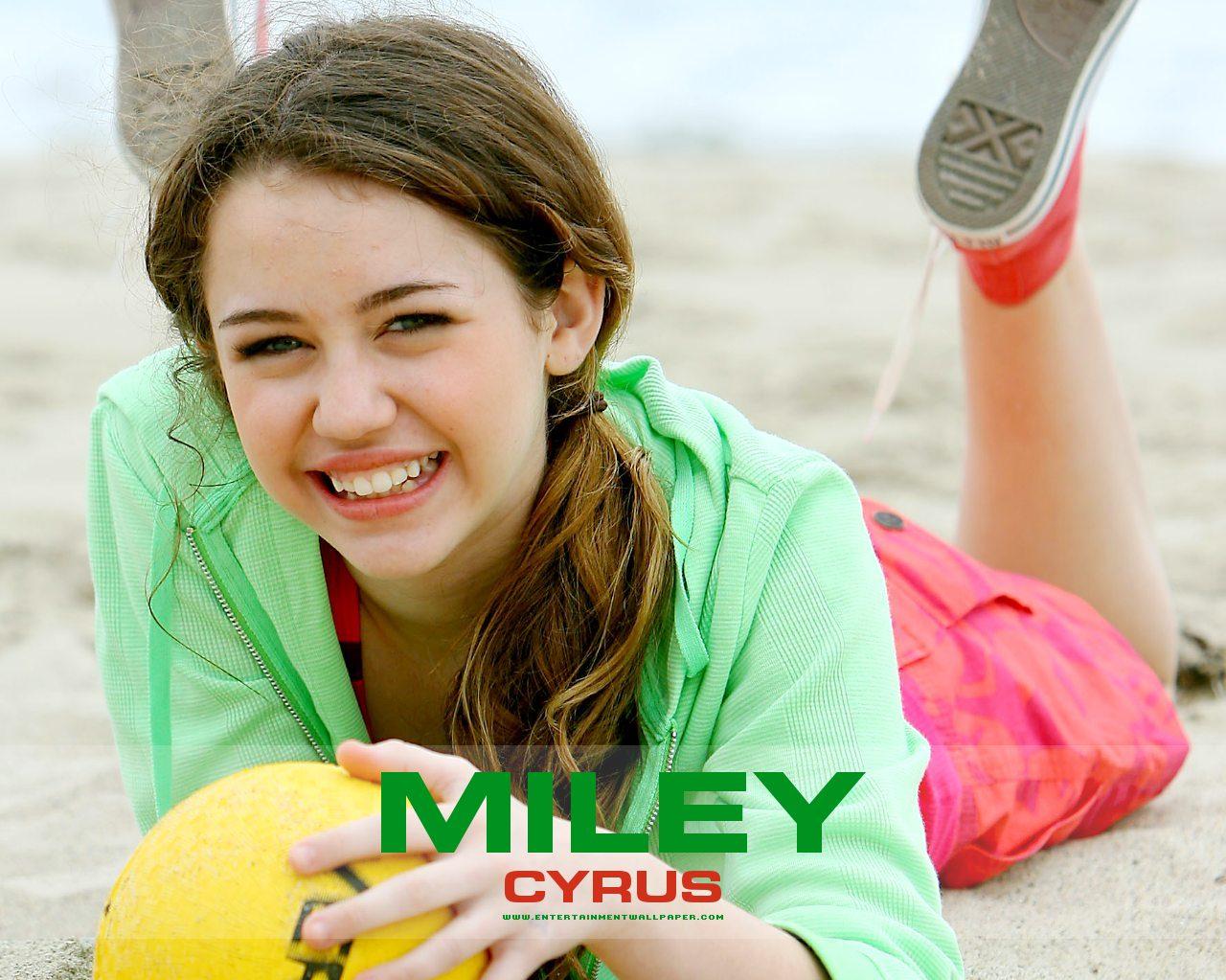 Cute Miley Cyrus Desktop Wallpaper 1280x1024