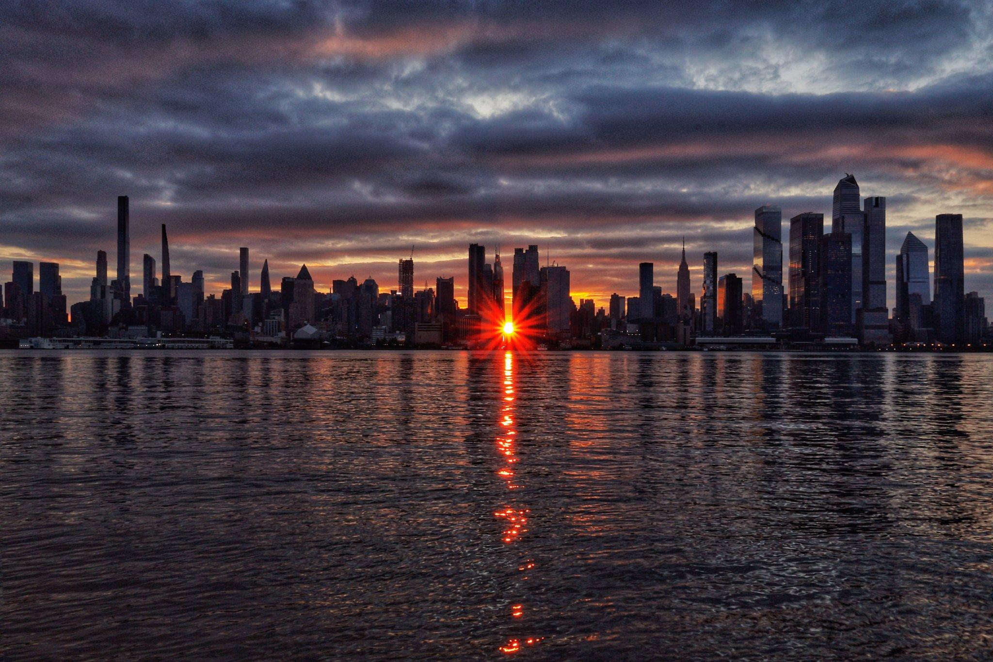 Manhattanhenge Desktop Background 2048x1366