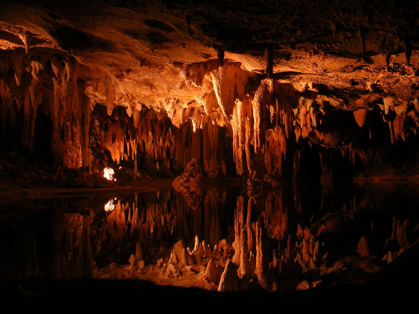 Cave HD Background 1600x1200