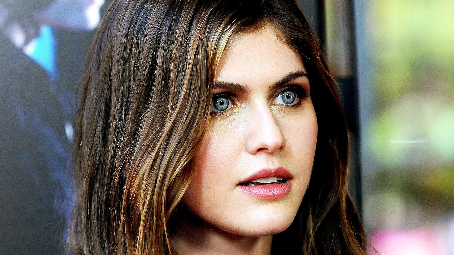 Alexandra Daddario Full HD 1080p Wallpaper 1920x1080